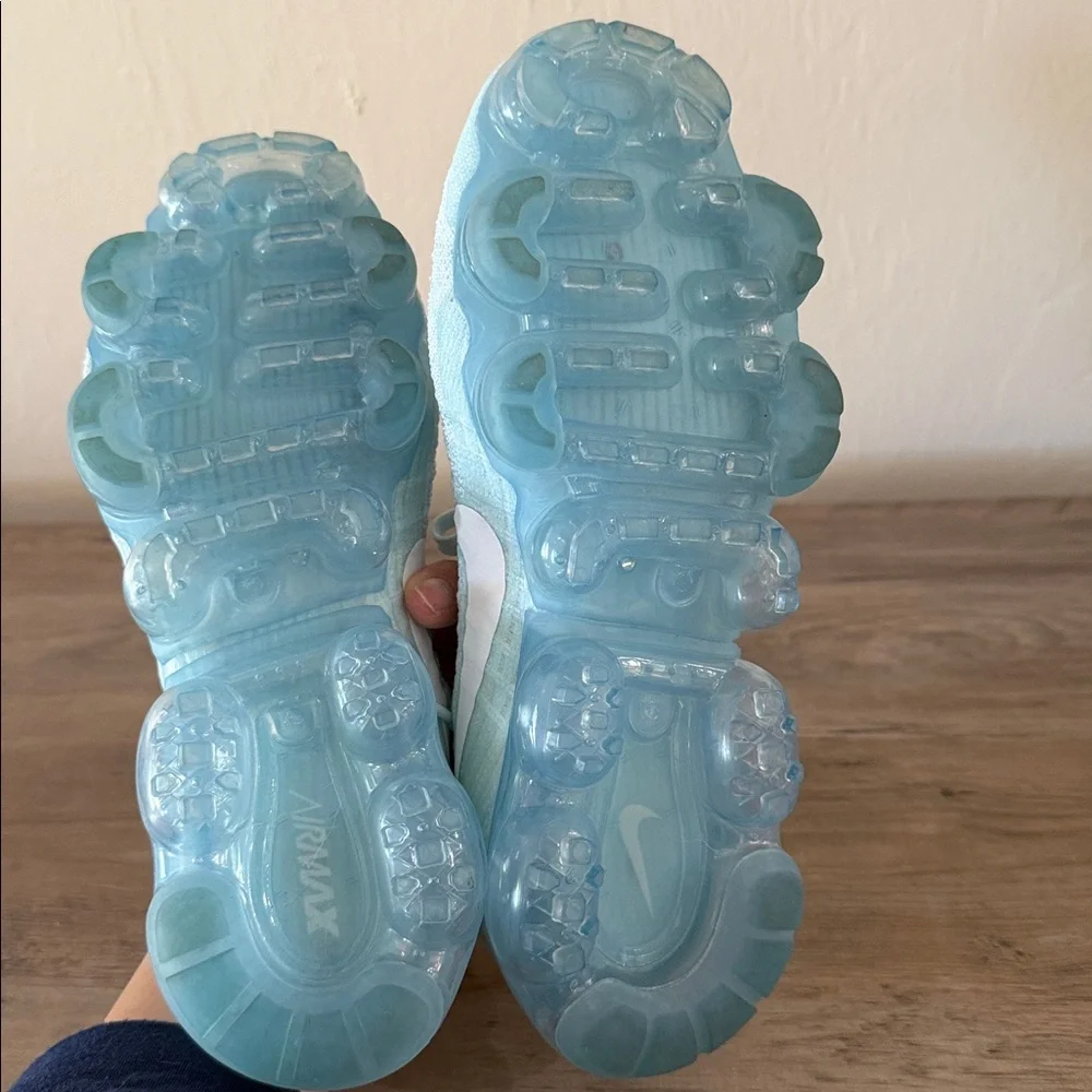 Nike Air Vapormax Flyknit in Glacier Blue & White - Picture 6 of 7
